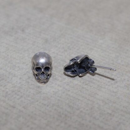 Retro Skull Earrings - Image 2