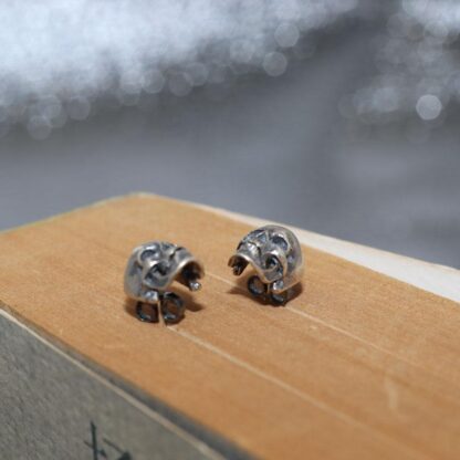 Retro Skull Earrings - Image 3